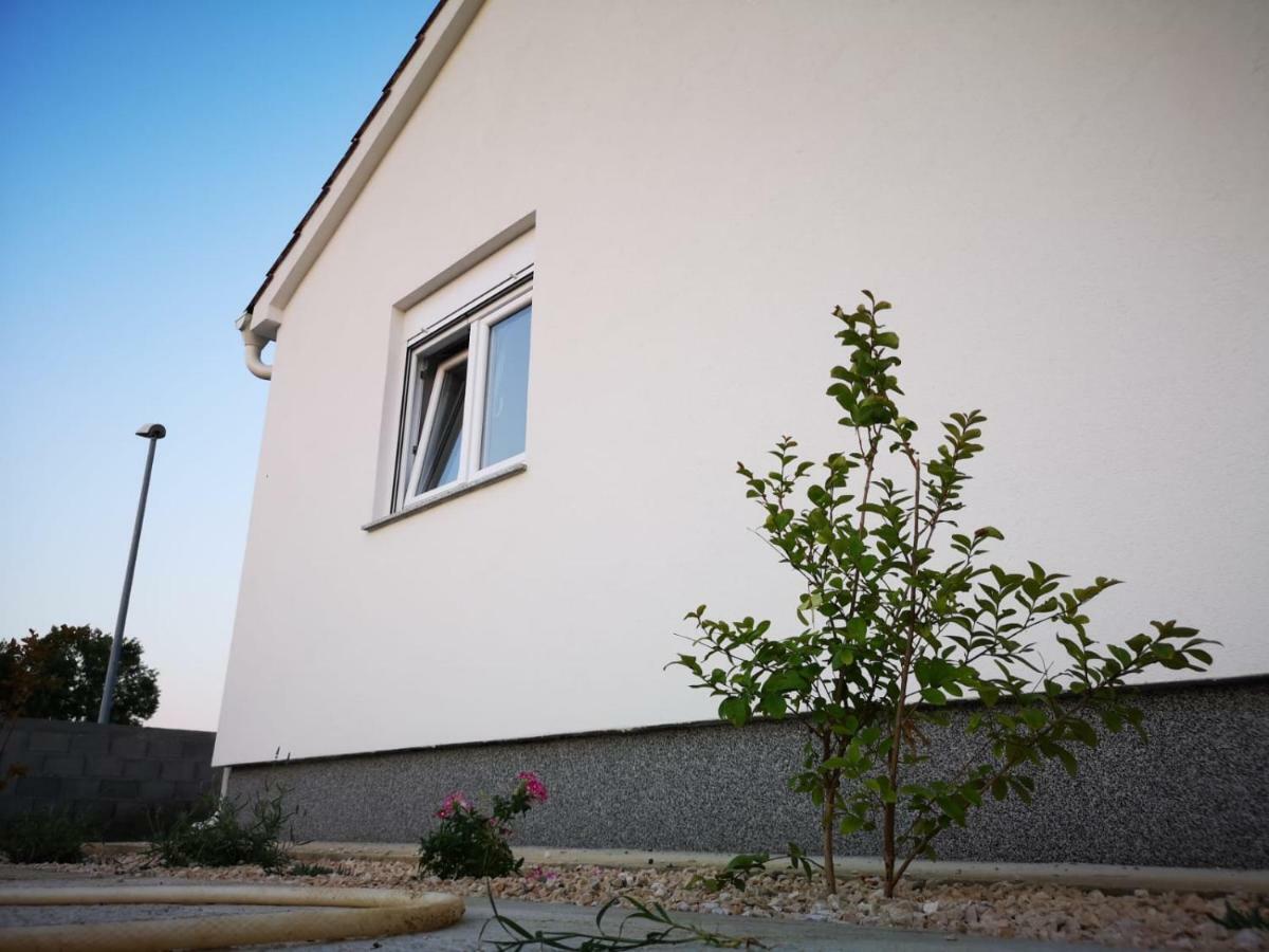 Holiday Home Visnja นิน ภายนอก รูปภาพ